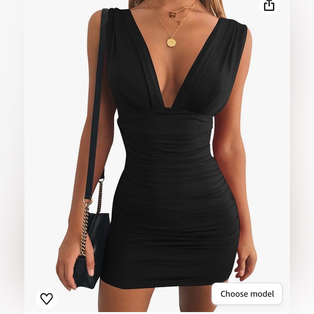 Retl$35 Lg Sexy plunge front ruched stretchy dress